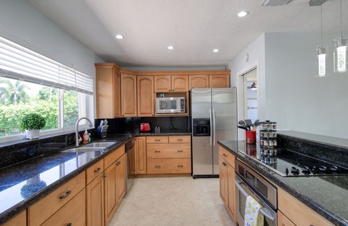 Deerfield Beach House | Sunshine Villa Paradise - 4 min to the Beach with Heated Pool