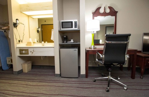 Elk Grove Village Hotel | Super 8 by Wyndham Chicago O'Hare Airport