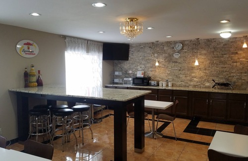 Elk Grove Village Hotel | Super 8 by Wyndham Chicago O'Hare Airport