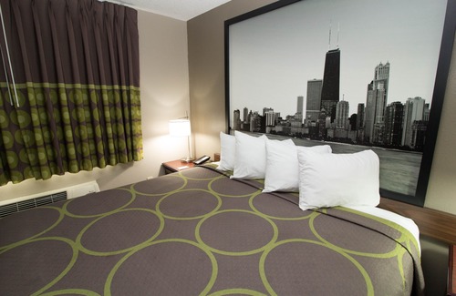 Elk Grove Village Hotel | Super 8 by Wyndham Chicago O'Hare Airport
