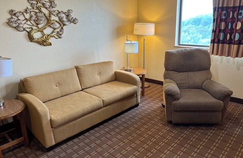 Altoona Hotel | Super 8 by Wyndham Altoona