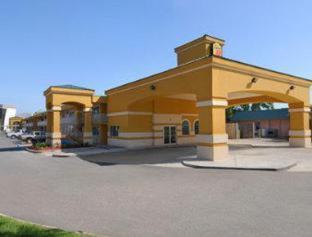 Baton Rouge Hotel | Super 8 by Wyndham Baton Rouge/I-10