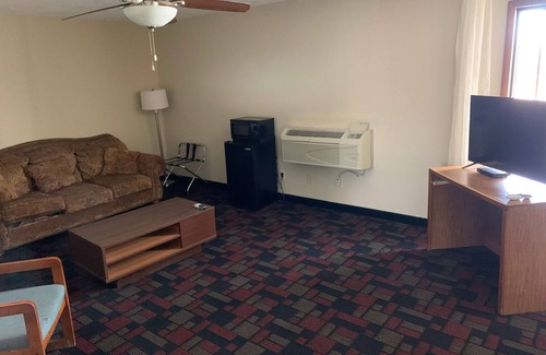 Boonville Hotel | Super 8 by Wyndham Boonville