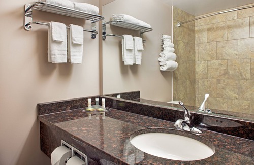 Brandon Hotel | Super 8 by Wyndham Brandon MB