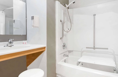 West Hills Hotel | Super 8 by Wyndham Bremerton