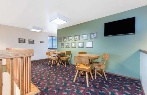 Buffalo Hotel | Super 8 by Wyndham Buffalo