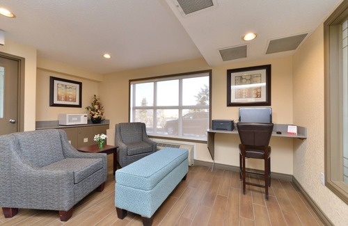 Calgary Hotel | Super 8 by Wyndham Calgary/Airport