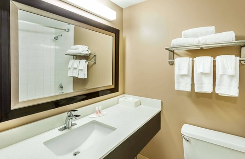 Calgary Hotel | Super 8 by Wyndham Calgary/Airport