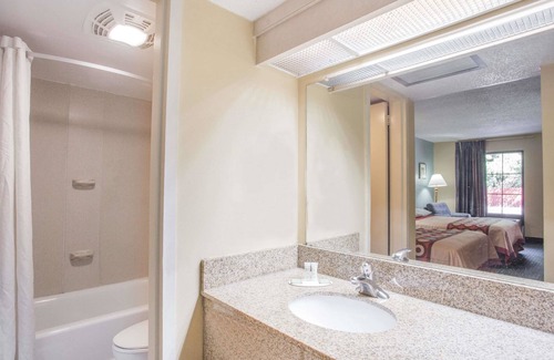 Camp Springs Hotel | Super 8 by Wyndham Camp Springs/Andrews AFB DC Area