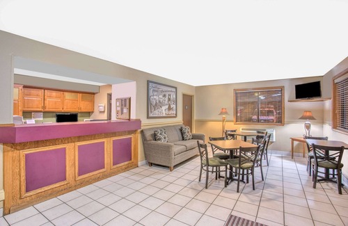 Christiansburg Hotel | Super 8 by Wyndham Christiansburg/Blacksburg Area