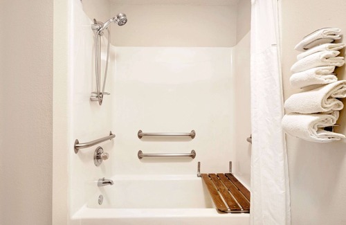 Cloquet Hotel | Super 8 by Wyndham Cloquet