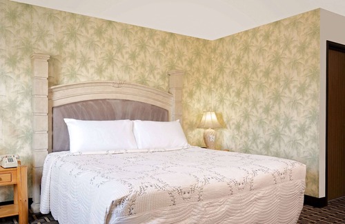 Cloquet Hotel | Super 8 by Wyndham Cloquet