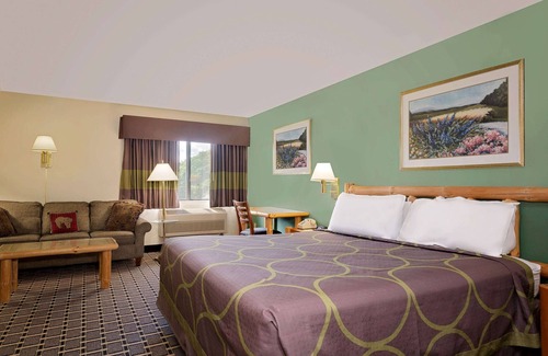 Cloquet Hotel | Super 8 by Wyndham Cloquet