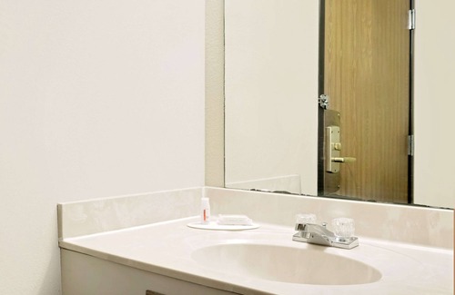 Cloquet Hotel | Super 8 by Wyndham Cloquet