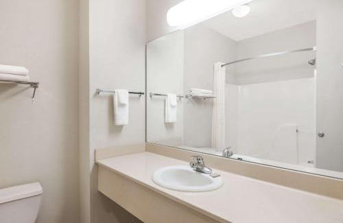 Columbia Hotel | Super 8 by Wyndham Columbia East