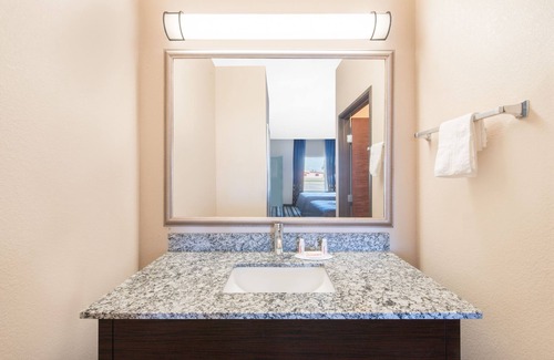 Dilley Hotel | Super 8 by Wyndham Dilley TX