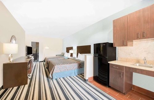 Dilley Hotel | Super 8 by Wyndham Dilley TX