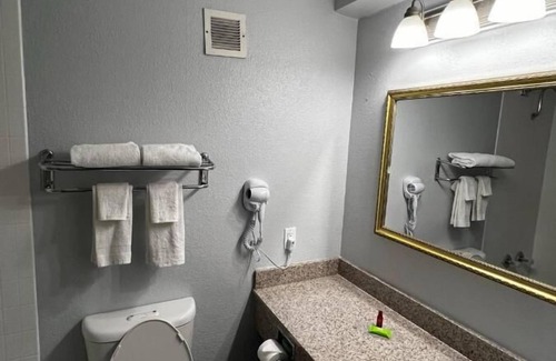 West Meadowbrook Hotel | Super 8 by Wyndham Fort Worth Entertainment District