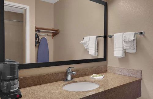 Winkler Hotel | Super 8 by Wyndham Fort Myers