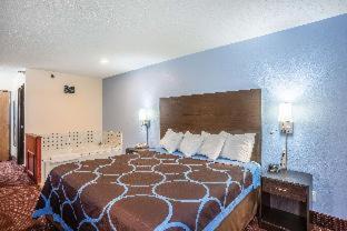 Galesburg Hotel | Super 8 by Wyndham Galesburg