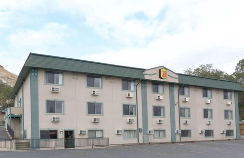 Green River Hotel | Super 8 by Wyndham Green River