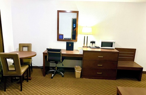 Hinton Hotel | Super 8 by Wyndham Hinton