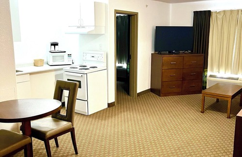 Hinton Hotel | Super 8 by Wyndham Hinton