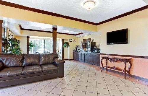 Tougaloo Hotel | Super 8 by Wyndham Jackson Ridgeland