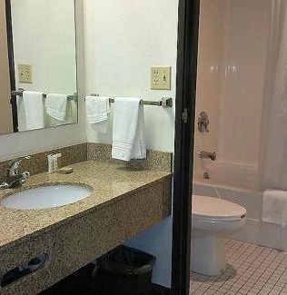 La Crosse Hotel | Super 8 by Wyndham La Crosse