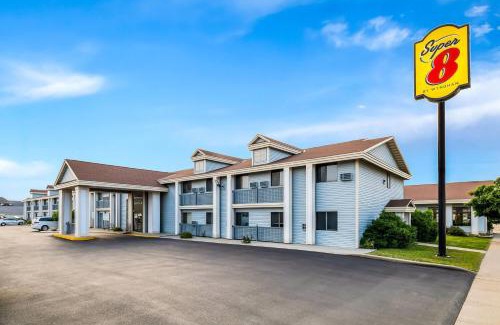 La Crosse Hotel | Super 8 by Wyndham La Crosse