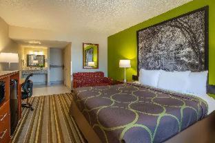 Lake City Hotel | Super 8 by Wyndham Lake City