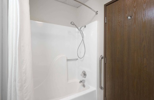 Lebanon Hotel | Super 8 by Wyndham Lebanon