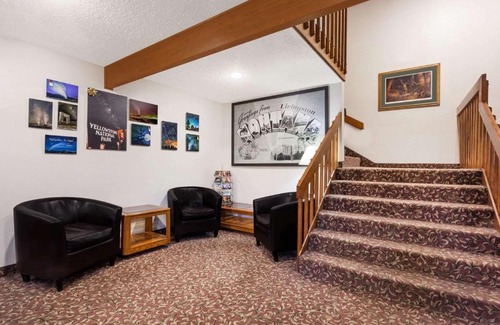 Livingston Hotel | Super 8 by Wyndham Livingston