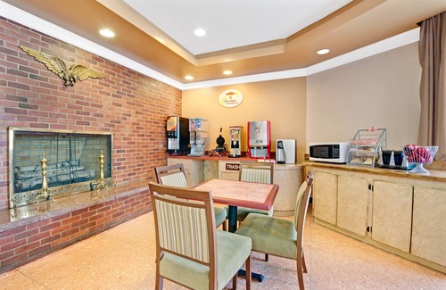 Milford Hotel | Super 8 by Wyndham Milford/New Haven