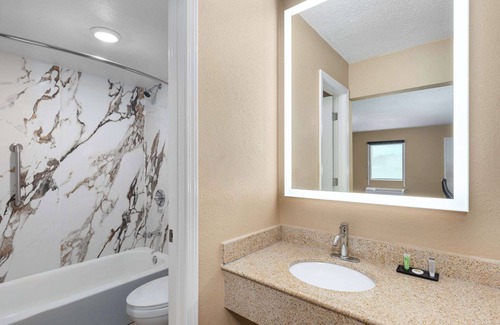 Paducah Hotel | Super 8 by Wyndham Paducah I-24 Exit 4