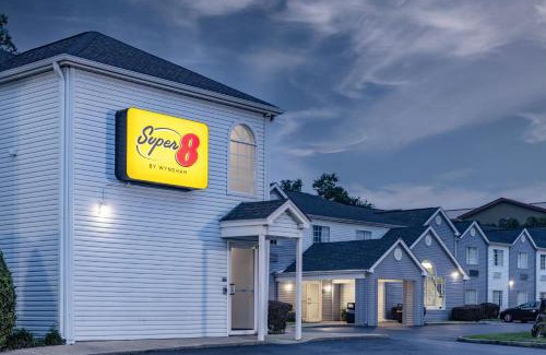 Northwest Pensacola Hotel | Super 8 by Wyndham Pensacola
