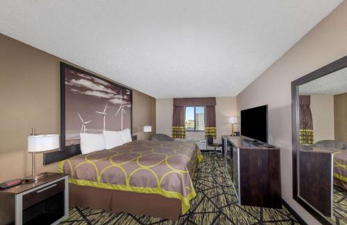 Pratt Hotel | Super 8 by Wyndham Pratt