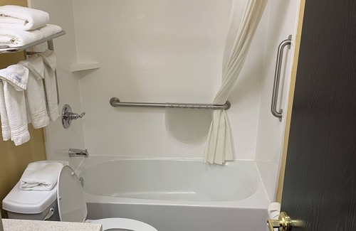 Richmond Hotel | Super 8 by Wyndham Richmond