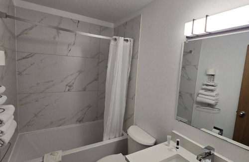 Salmon Arm Hotel | Super 8 by Wyndham Salmon Arm