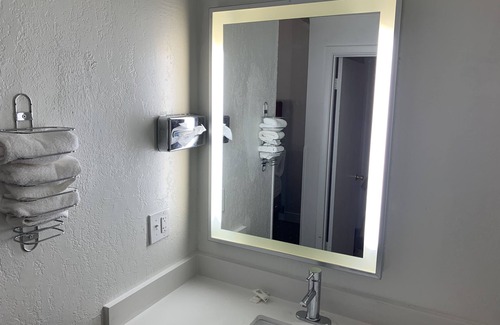 North San Jose Hotel | Super 8 by Wyndham San Jose Airport