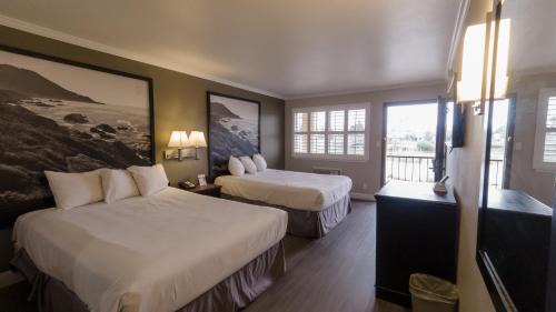 Beach Hill - Beach Flats Hotel | Super 8 by Wyndham Santa Cruz Beach