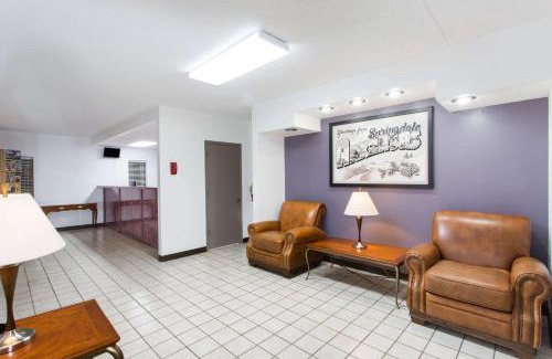 Bentonville - Fayetteville Hotel | Super 8 by Wyndham Springdale AR