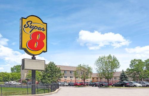 Elk Grove Village Hotel | Super 8 by Wyndham Chicago O'Hare Airport