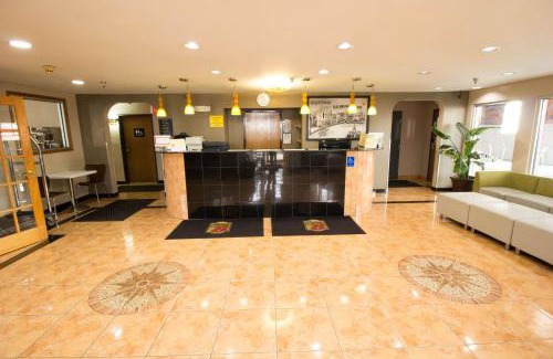 Elk Grove Village Hotel | Super 8 by Wyndham Chicago O'Hare Airport