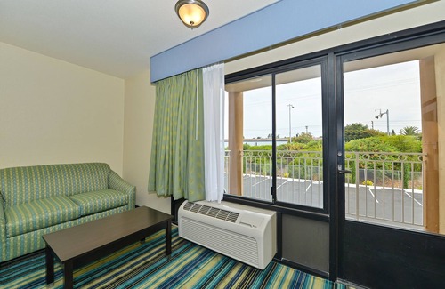 Vallejo Hotel | Super 8 by Wyndham Vallejo/Napa Valley