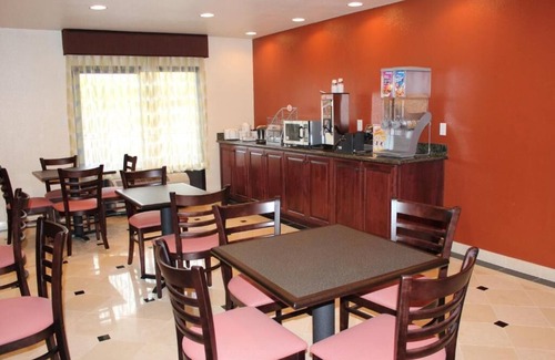 Vallejo Hotel | Super 8 by Wyndham Vallejo/Napa Valley