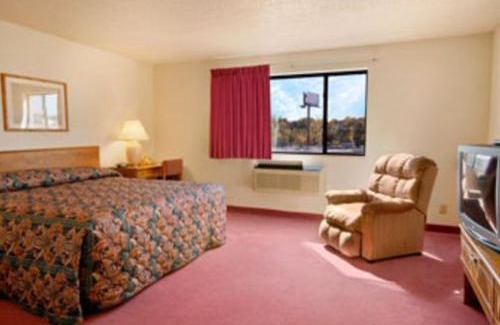 Warrenton Hotel | Super 8 by Wyndham Warrenton