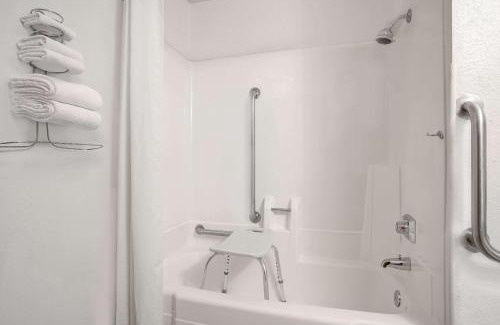 Willmar Hotel | Super 8 by Wyndham Willmar