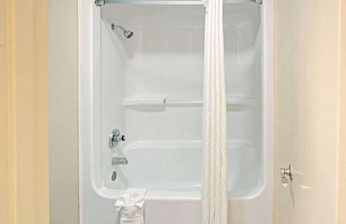 White Rock Hills Hotel | Super 8 Dallas East Near Fair Park Downtown