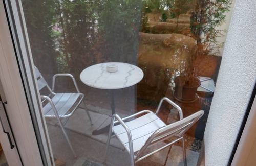 Moabit Apartment | Super * * * * * * Apartment at the main station with terrace, WiFi, washing machine.